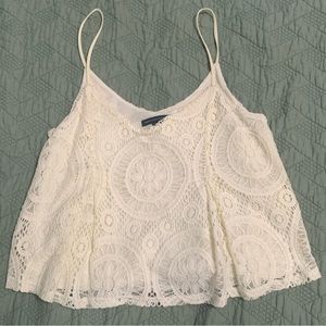 Flowy semi-cropped off white lace American Eagle tank top
